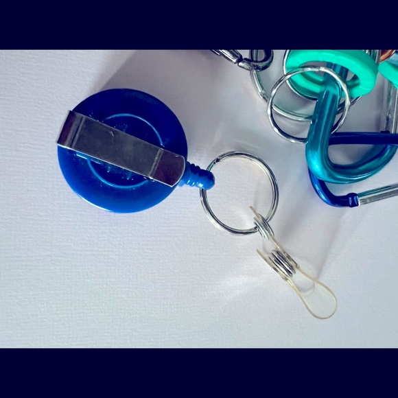 🆕 NEW 14 pcs Set of several hooks and holders for keys or cards - Picture 10 of 17